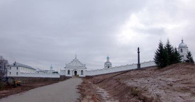 Покрово-Тервенический женский монастырь. Центральные врата.